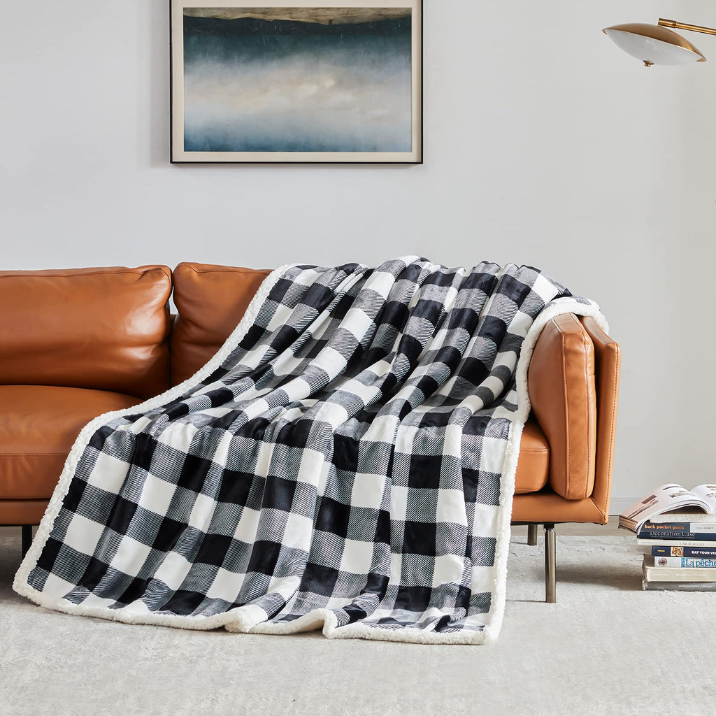 Touchat Halloween Blanket Twin Size 60" X 70"，Fall Autumn Harvest Sherpa Fuzzy Fluffy Soft Cozy Blankets, Fleece Flannel Plush Microfiber Throw for Couch Bed Sofa, Halloween Decor (Orange)